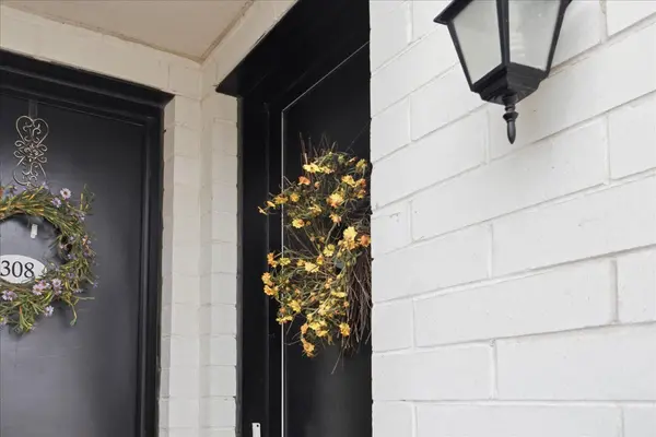 132 Widdicombe Hill BLVD #307, Toronto W09, ON M9R 0A9