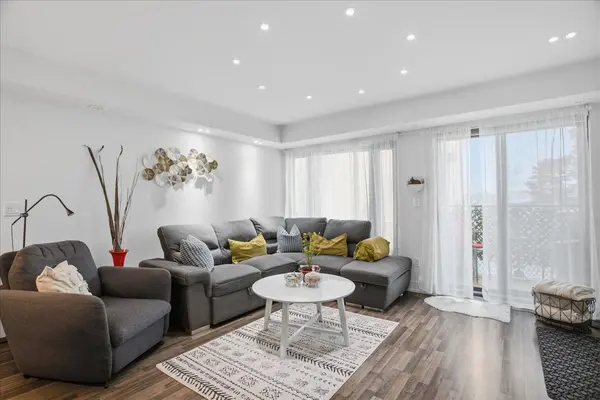 132 Widdicombe Hill BLVD #307, Toronto W09, ON M9R 0A9