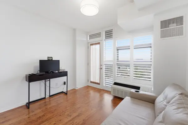 2464 Weston RD #815, Toronto W04, ON M9N 0A2