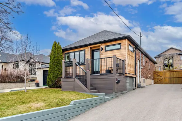 17 Claybrooke ST, Toronto W04, ON M6M 3P6
