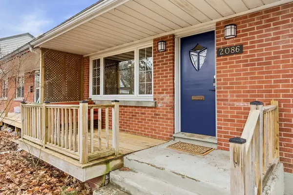 2086 Blossom DR, Alta Vista And Area, ON K1H 6G8