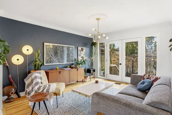 2086 Blossom DR, Alta Vista And Area, ON K1H 6G8