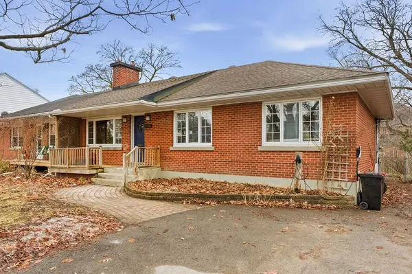 2086 Blossom DR, Alta Vista And Area, ON K1H 6G8