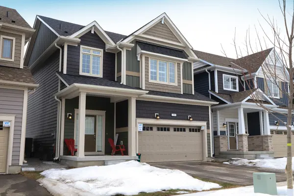 295 McEachern LN, Gravenhurst, ON P1P 0H8