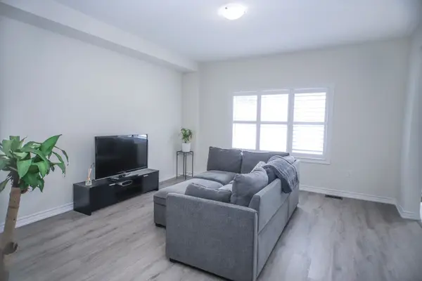 295 McEachern LN, Gravenhurst, ON P1P 0H8