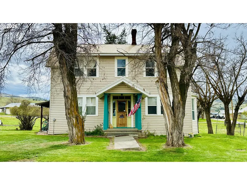 955 B ST, Fossil, OR 97830