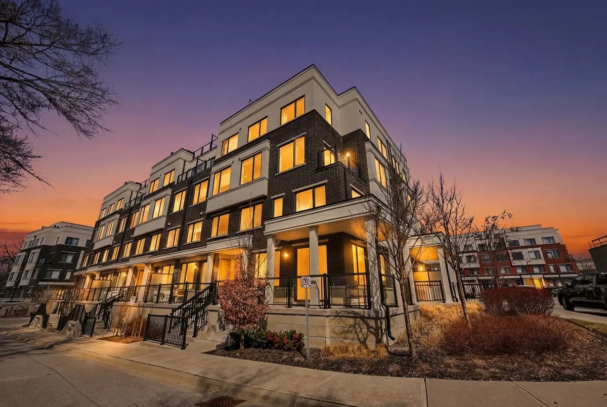 300 Alex Gardner CIR #42, Aurora, ON L4G 3G5