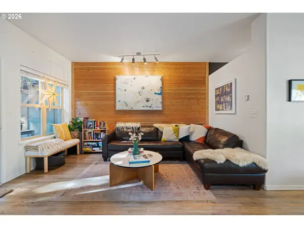 87858 E CREEK RIDGE RD, Government Camp, OR 97028