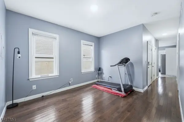 757 Thomas St, Elizabeth City, NJ 07202