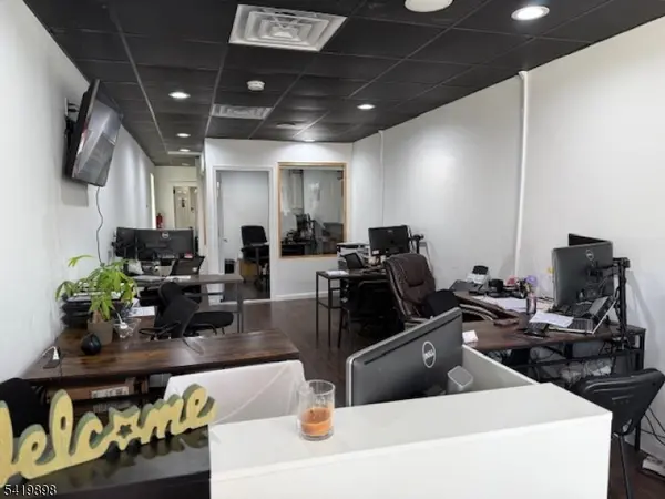 574 Pompton Ave, Cedar Grove Twp., NJ 07009