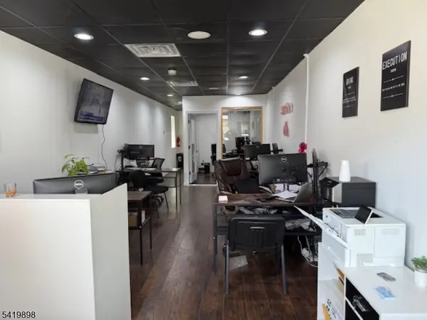 574 Pompton Ave, Cedar Grove Twp., NJ 07009