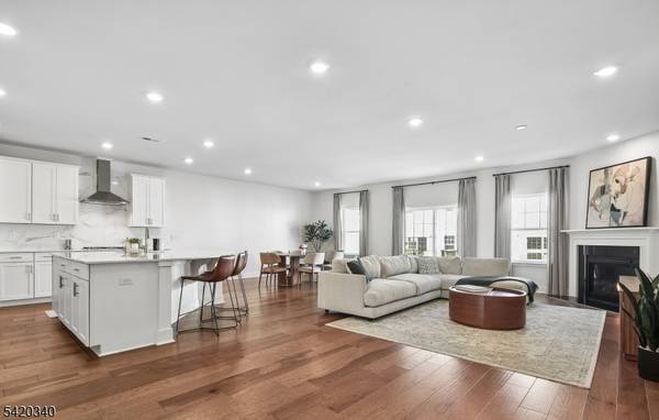 36 Ventura Dr, East Hanover Twp., NJ 07936