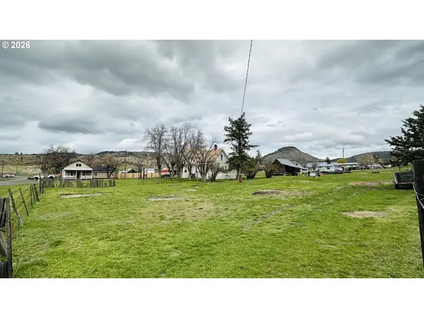 955 B ST, Fossil, OR 97830