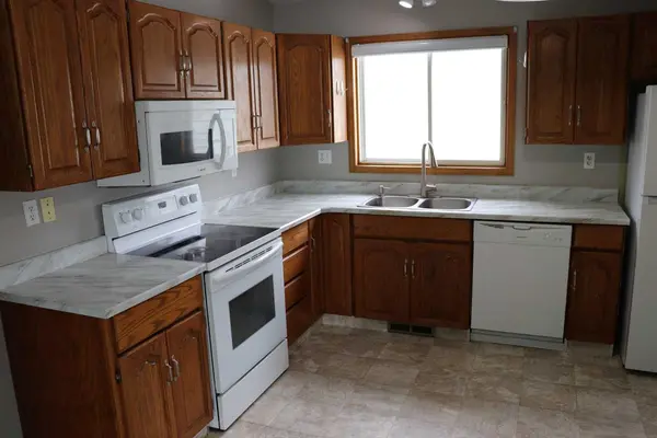 5105 8 Avenue, Edson, AB T7E 1K6