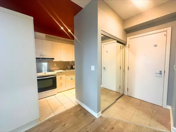 111 Elizabeth ST #1721, Toronto C01, ON M5G 1P7