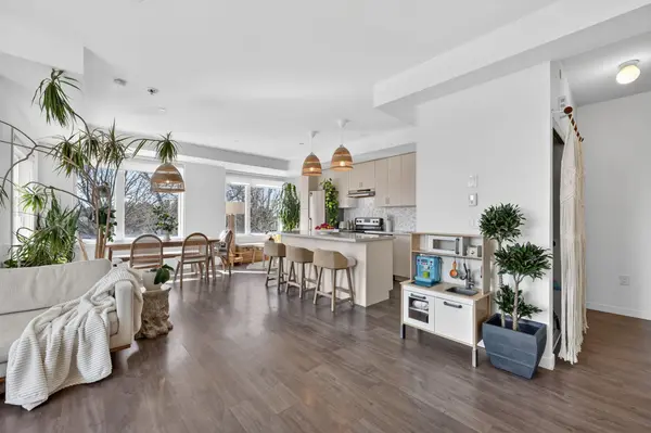 300 Alex Gardner CIR #42, Aurora, ON L4G 3G5