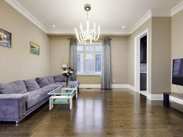 57 Strawbridge Farm DR, Aurora, ON L4G 0L2