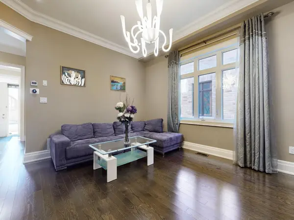 57 Strawbridge Farm DR, Aurora, ON L4G 0L2