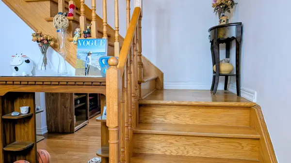 100 Castle Park BLVD, Vaughan, ON L4H 2R7