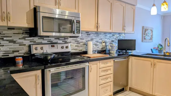 100 Castle Park BLVD, Vaughan, ON L4H 2R7