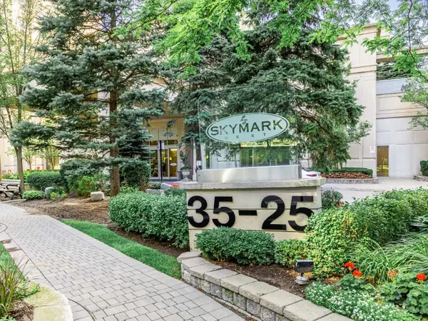 35 Kingsbridge Garden CIR #505, Mississauga, ON L5R 3Z5