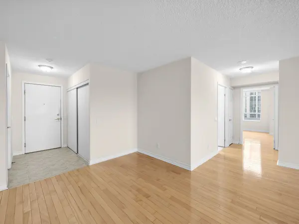 35 Kingsbridge Garden CIR #505, Mississauga, ON L5R 3Z5