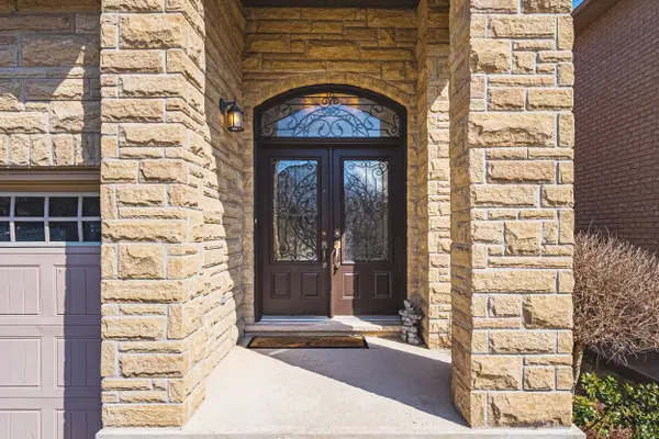 405 VALRIDGE DR, Hamilton, ON L9G 0B2