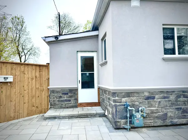 831 Beach BLVD #101, Hamilton, ON L8H 6Z2