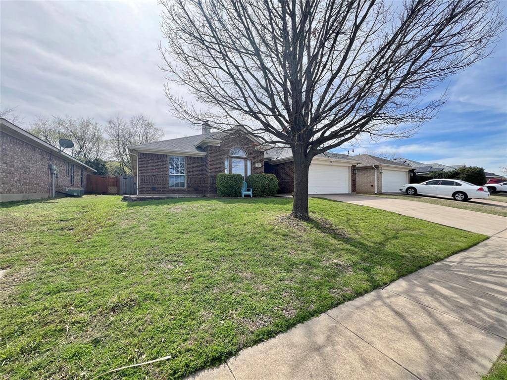 717 Ridgehill Drive, Burleson, TX 76028