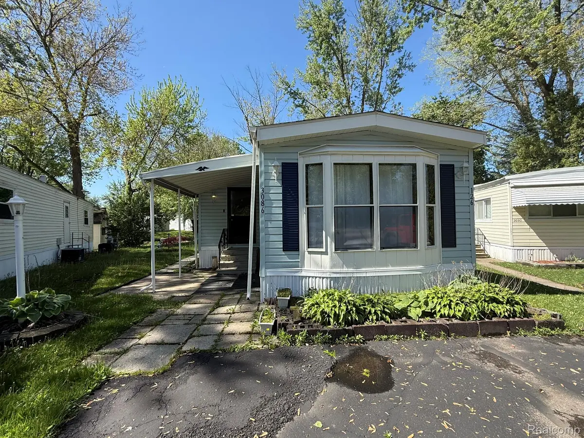 3086 Hillanlake #126 DR, Brooklyn Village, MI 49230