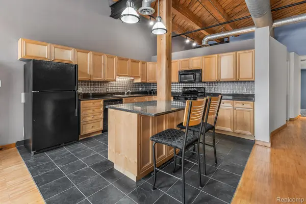 200 River Place DR #33, Detroit, MI 48207