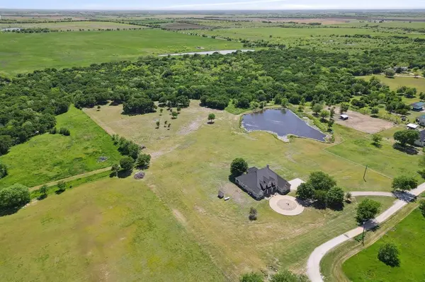 626 Scoggins Road, Tioga, TX 76271