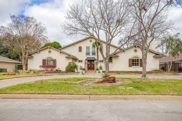 3928 Stonehenge Road, Fort Worth, TX 76109