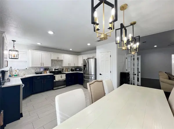 717 Ridgehill Drive, Burleson, TX 76028