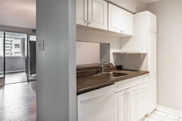 1055 Bay ST #1101, Toronto C01, ON M5S 3A3