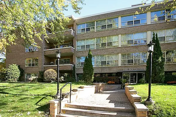 45 Glen RD #106, Toronto C09, ON M4W 2V2