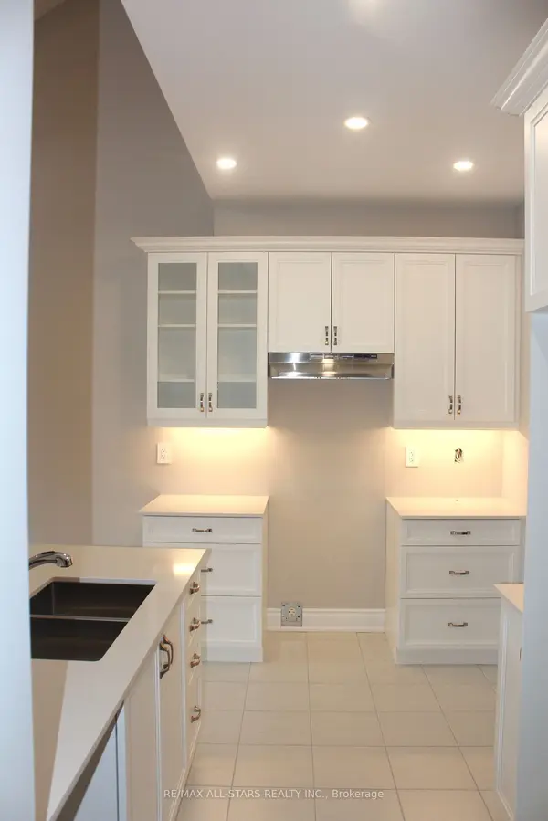 18 Schortinghuis ST, Georgina, ON L0E 1R0