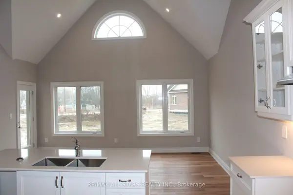 18 Schortinghuis ST, Georgina, ON L0E 1R0