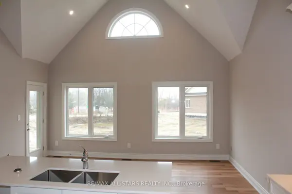 18 Schortinghuis ST, Georgina, ON L0E 1R0