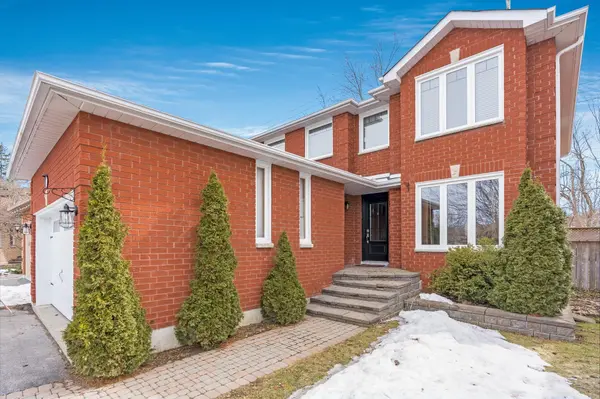 31 Etherington CRES, Barrie, ON L4N 7T2