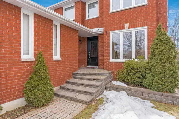 31 Etherington CRES, Barrie, ON L4N 7T2