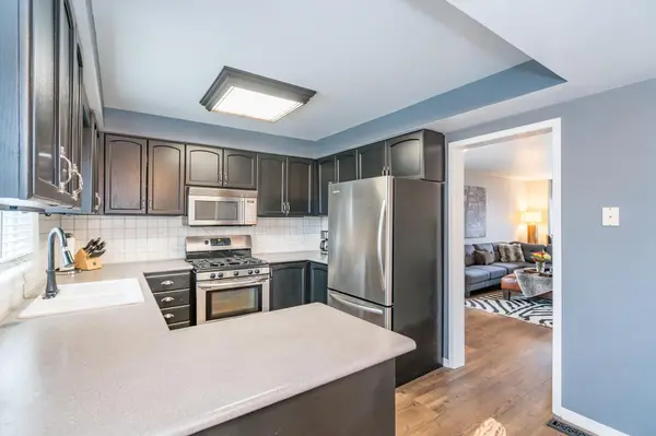 31 Etherington CRES, Barrie, ON L4N 7T2