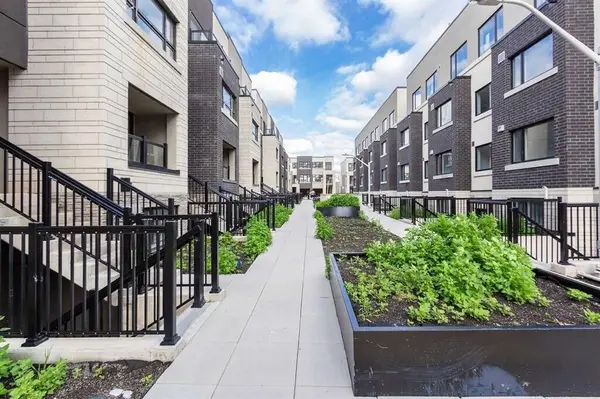 1139 Cooke BLVD #305, Burlington, ON L7T 4A8