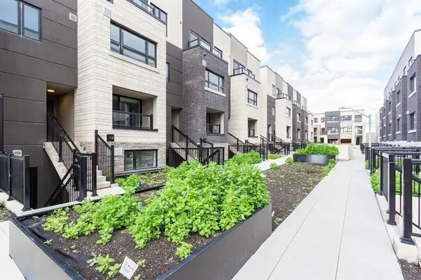 1139 Cooke BLVD #305, Burlington, ON L7T 4A8