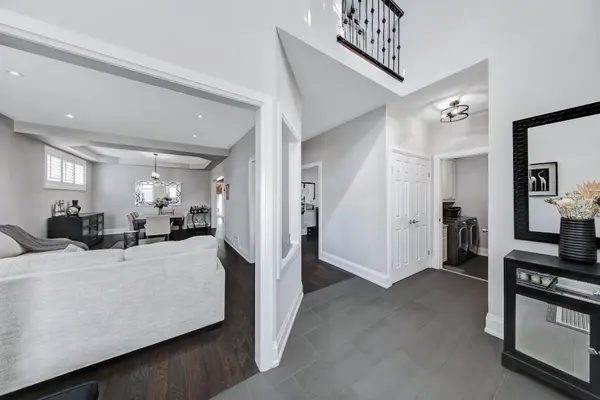 3336 Crompton CRES, Mississauga, ON L5B 4C7