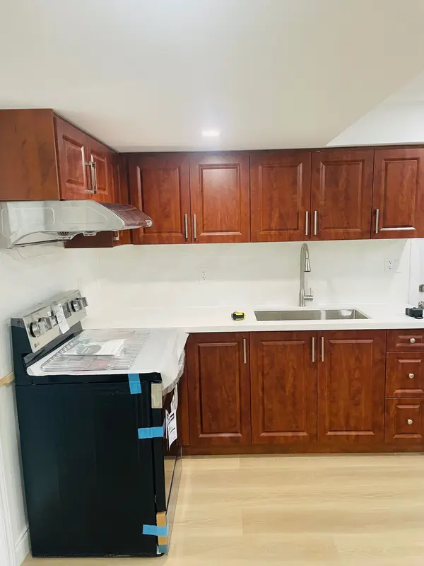 1-2341 Canonridge CIR #Bsmt, Oakville, ON L6M 4T9