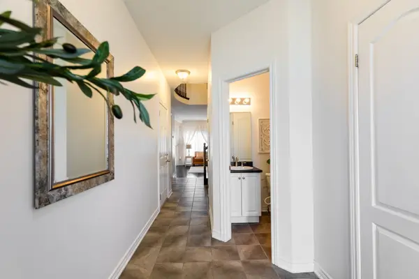 257 Carla AVE #12, Hamilton, ON L8G 3M9