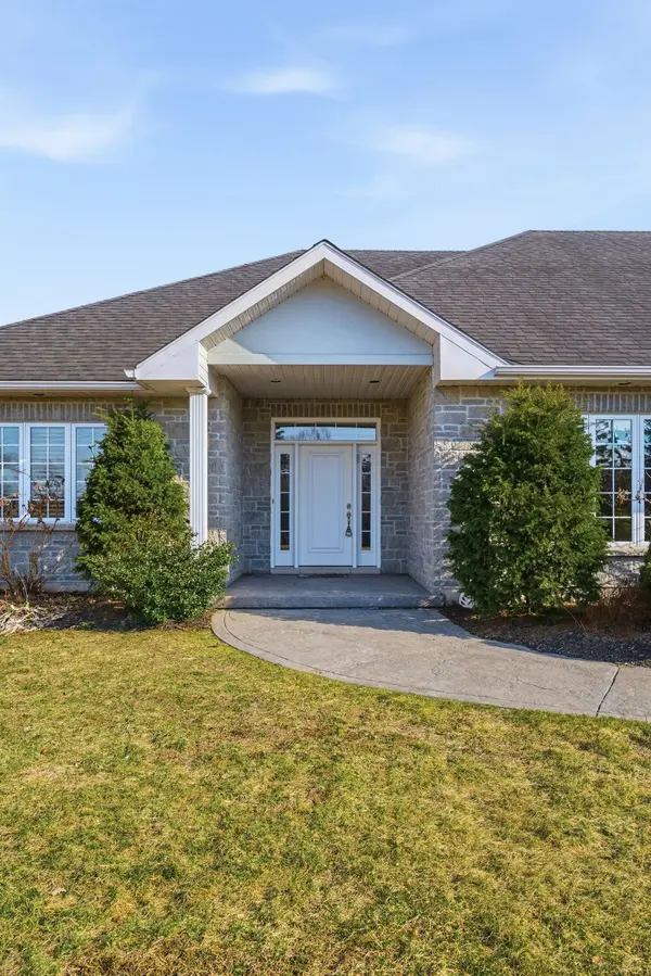 3717 County Rd 3 RD, Prince Edward County, ON K0K 1L0