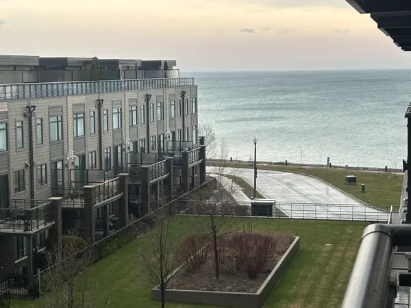 40 Esplanade LN #409, Grimsby, ON L3M 0G9