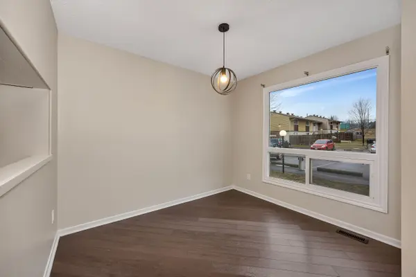 2570 Southvale CRES #104, Elmvale Acres And Area, ON K1B 5B7